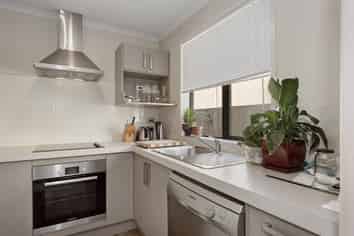 2/99 Lake Road, Frankton