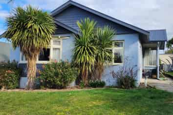 74 Avenue Road, West End