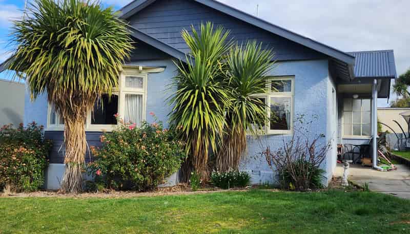 74 Avenue Road, West End