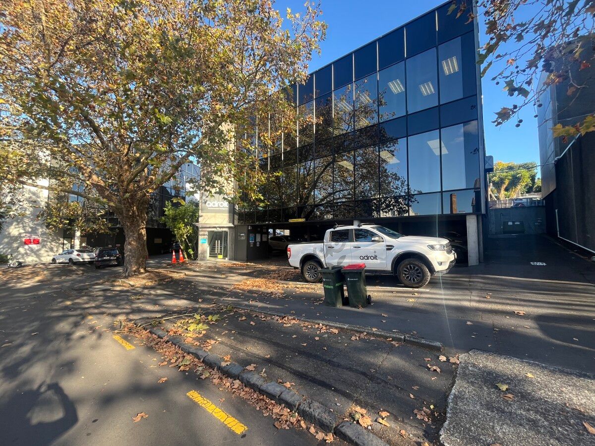 Standalone Office & Warehouse Opportunity on the City Fringe