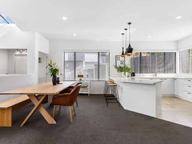 100 Beach Road, Castor Bay
