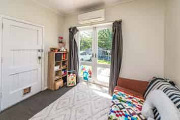 103 Anzac Parade, Whanganui East