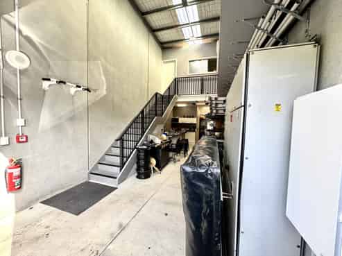 Rare industrial unit with yard – Available now!