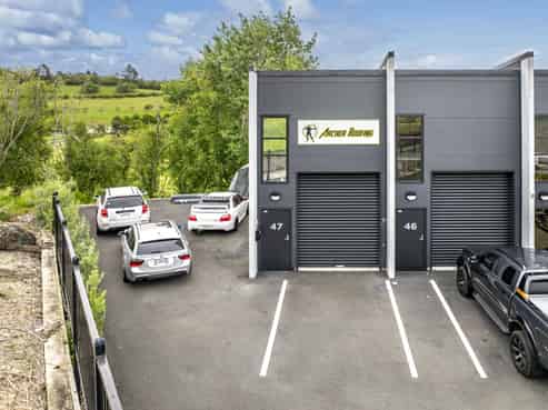 Rare industrial unit with yard – Available now!