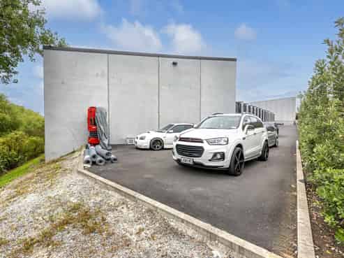 Rare industrial unit with yard – Available now!