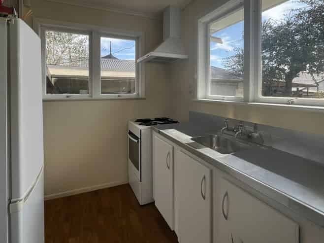 16A Onslow Road, Papakura