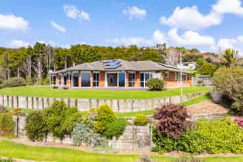 17 Wairimu Way, Waipu
