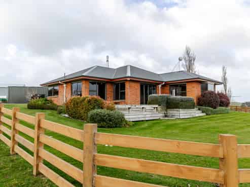 158 Finnis Road, Colyton