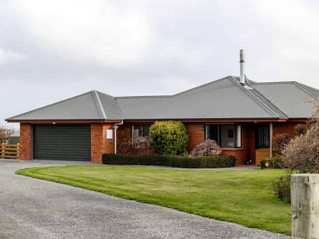 158 Finnis Road, Colyton
