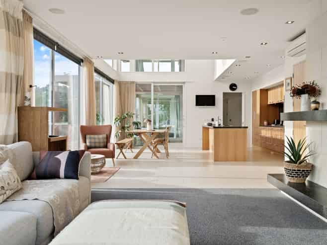8 Mission Cove, Company Bay