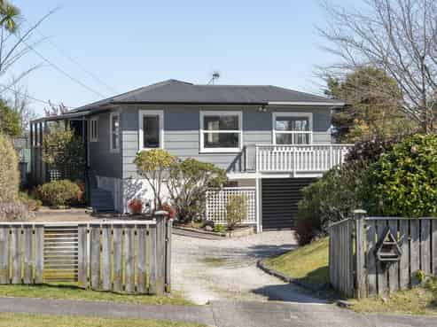 21 Sunset Street, Hilltop