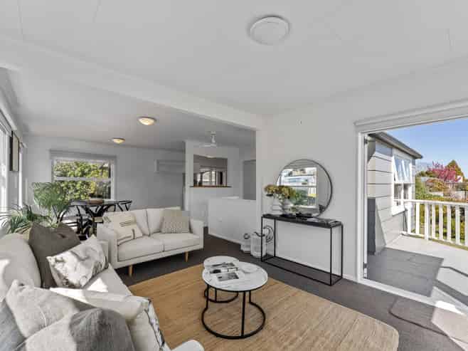 21 Sunset Street, Hilltop