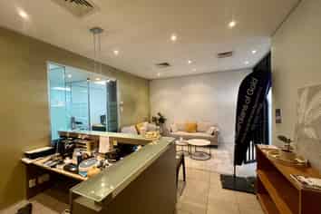 CONVENIENT! Office/Retail Hybrid Space – 202m2