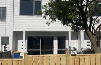 2/3 Hulme Place, Henderson