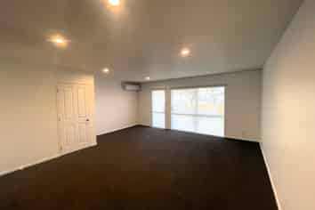 2/3 Hulme Place, Henderson