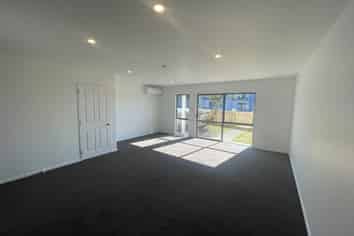2/3 Hulme Place, Henderson