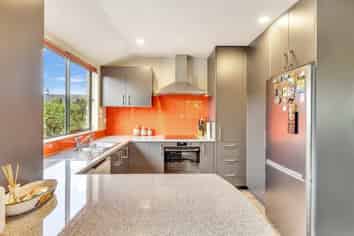1 Longfields  Road, Brightwater