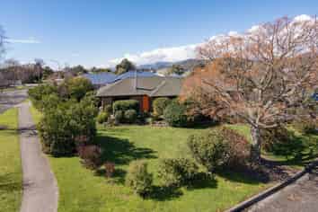 1 Longfields  Road, Brightwater