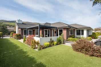 16 Concordia  Drive, Richmond