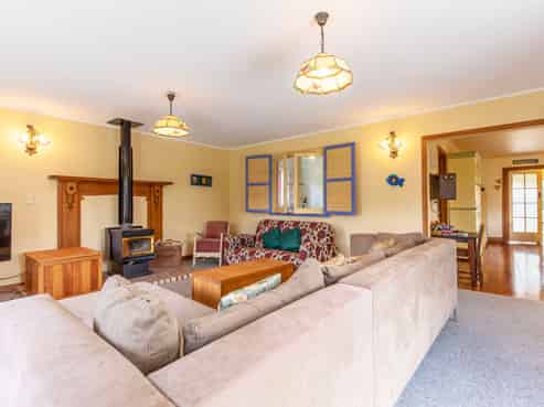 33 Heuheu Parade, Lake Taupo (East)