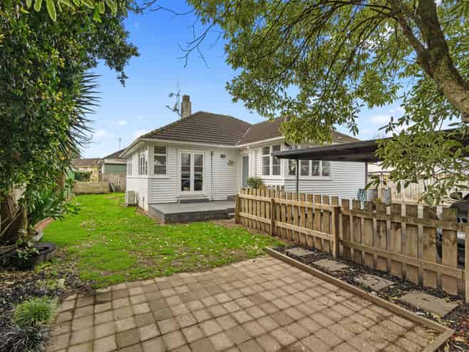 6 Kenney Crescent, Fairfield