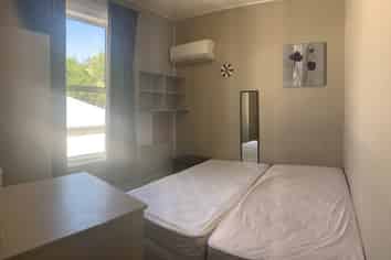 Room 3/ 54 Queen Street, North Dunedin