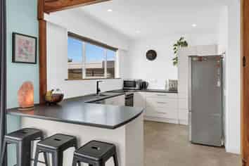 4 Belvedere Crescent, Takaro