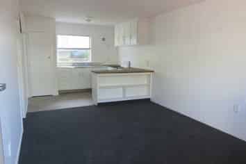 2/11 Coates Street, Hamilton East