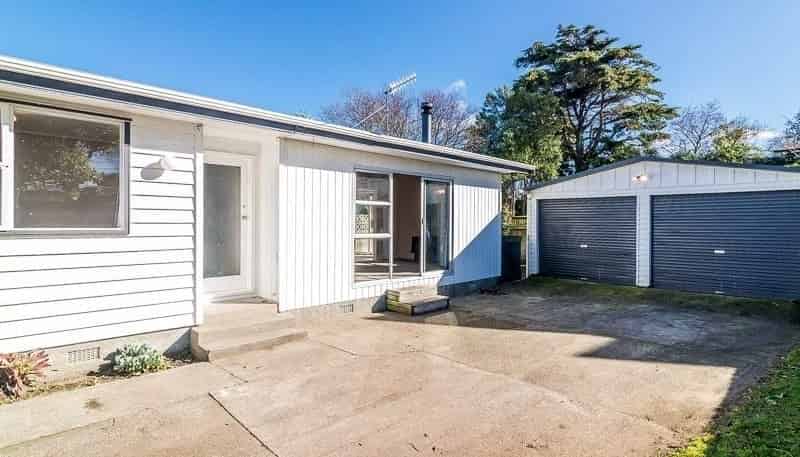 39 Gray Av, Paraparaumu Beach