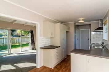 39 Gray Av, Paraparaumu Beach
