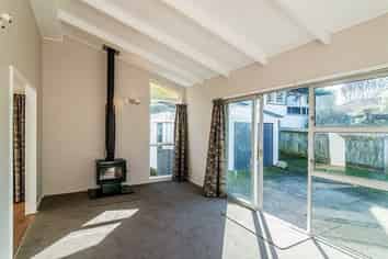 39 Gray Av, Paraparaumu Beach