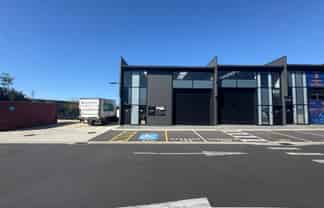 106m2 Office, Showroom & Warehouse 
