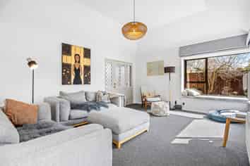 2/50 Ambleside Drive, Burnside