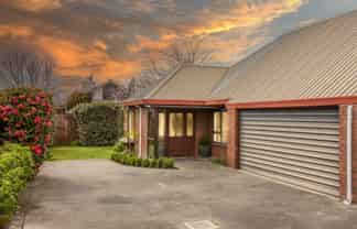 2/50 Ambleside Drive, Burnside