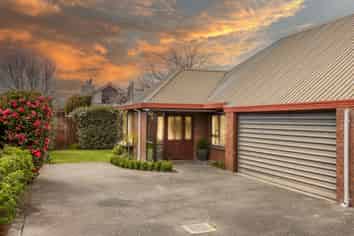 2/50 Ambleside Drive, Burnside