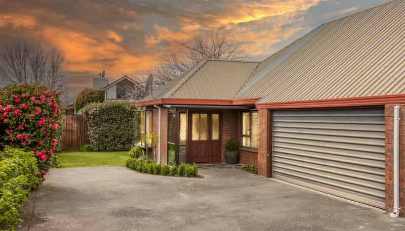 2/50 Ambleside Drive, Burnside