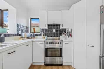 2/50 Ambleside Drive, Burnside