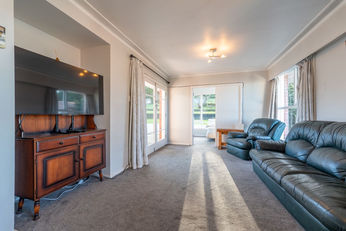 Convenient Location, Immediate Possession - Widok 5