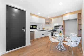 8B Rowan Terrace, Te Atatu South