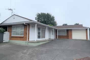 15 Tiffiney Place, Chartwell