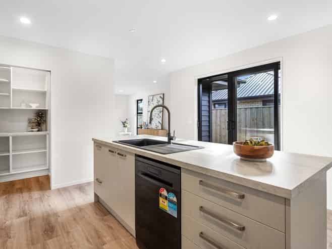 24 Cousins Street, Woodend