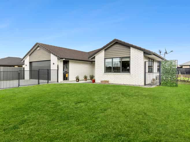 73 Moonlight Drive, Rototuna North