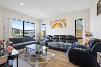 12 Korowhiti Road, Clarks Beach