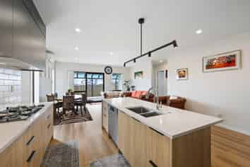 12 Korowhiti Road, Clarks Beach