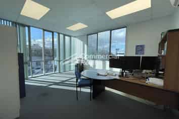 Light-Filled Offices In Prime Location