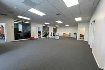 Light-Filled Offices In Prime Location