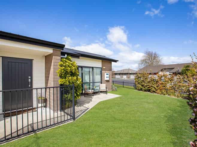 33B Saxbys Road, Glenview