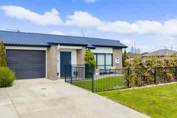 33B Saxbys Road, Glenview