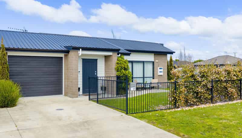 33B Saxbys Road, Glenview