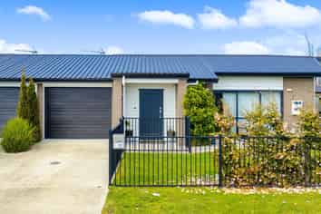 33B Saxbys Road, Glenview